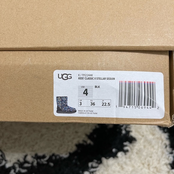 NIB Women’s Size 6 (Euro Size 36) UGG Classic Mini Sequin In Medallion Blue - Picture 7 of 15